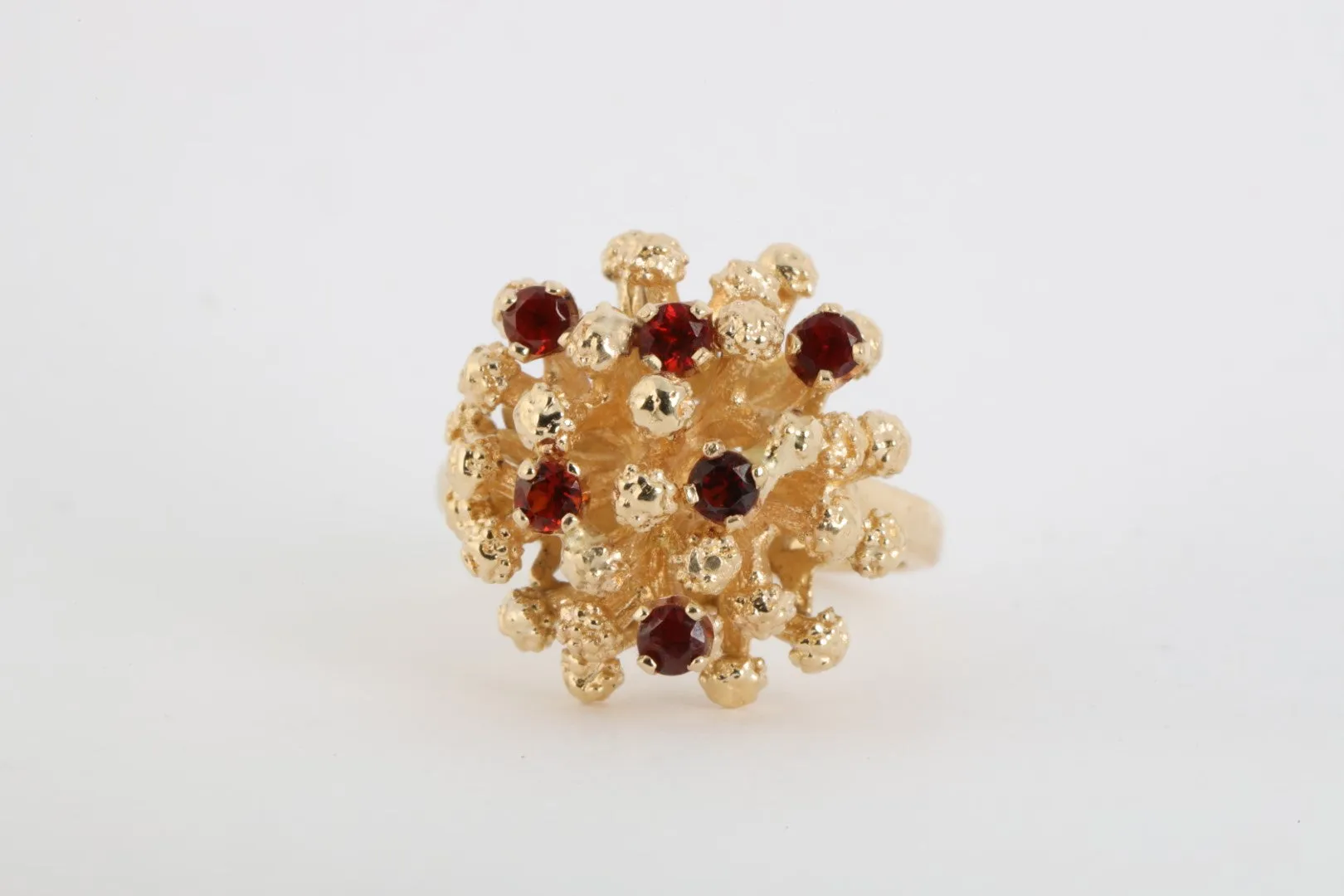 14k Yellow Gold Ring with 0.10tcw Rubies Size 6.25 (8.91g.)