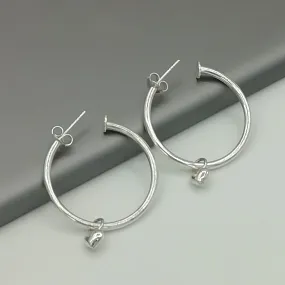 Hearts hoop | Silver hoop earrings | Silver jewelry | Minimalist hoops | Silver accessories | Heart charm | Silver ear hoops | E11