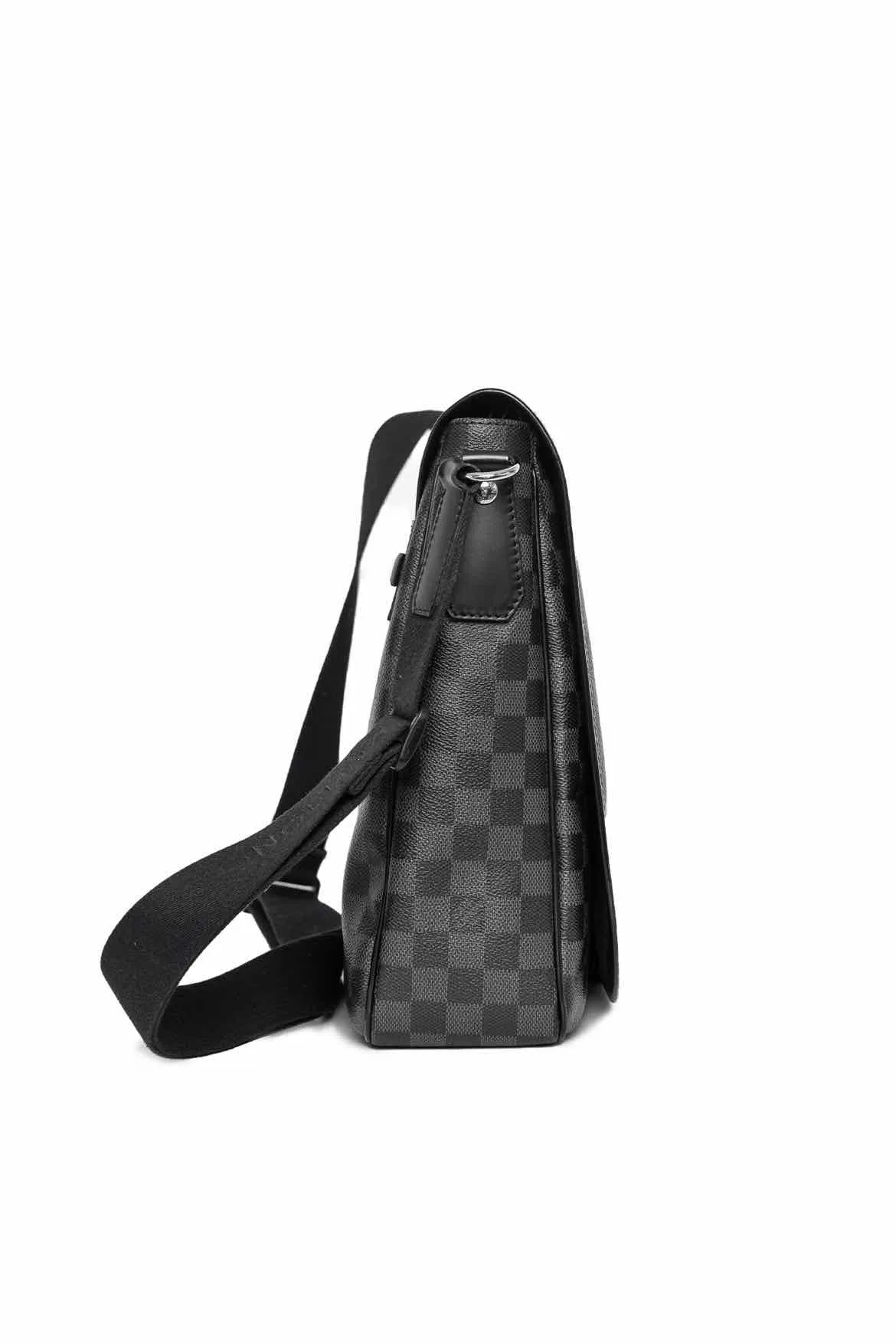 Louis Vuitton Messenger bag