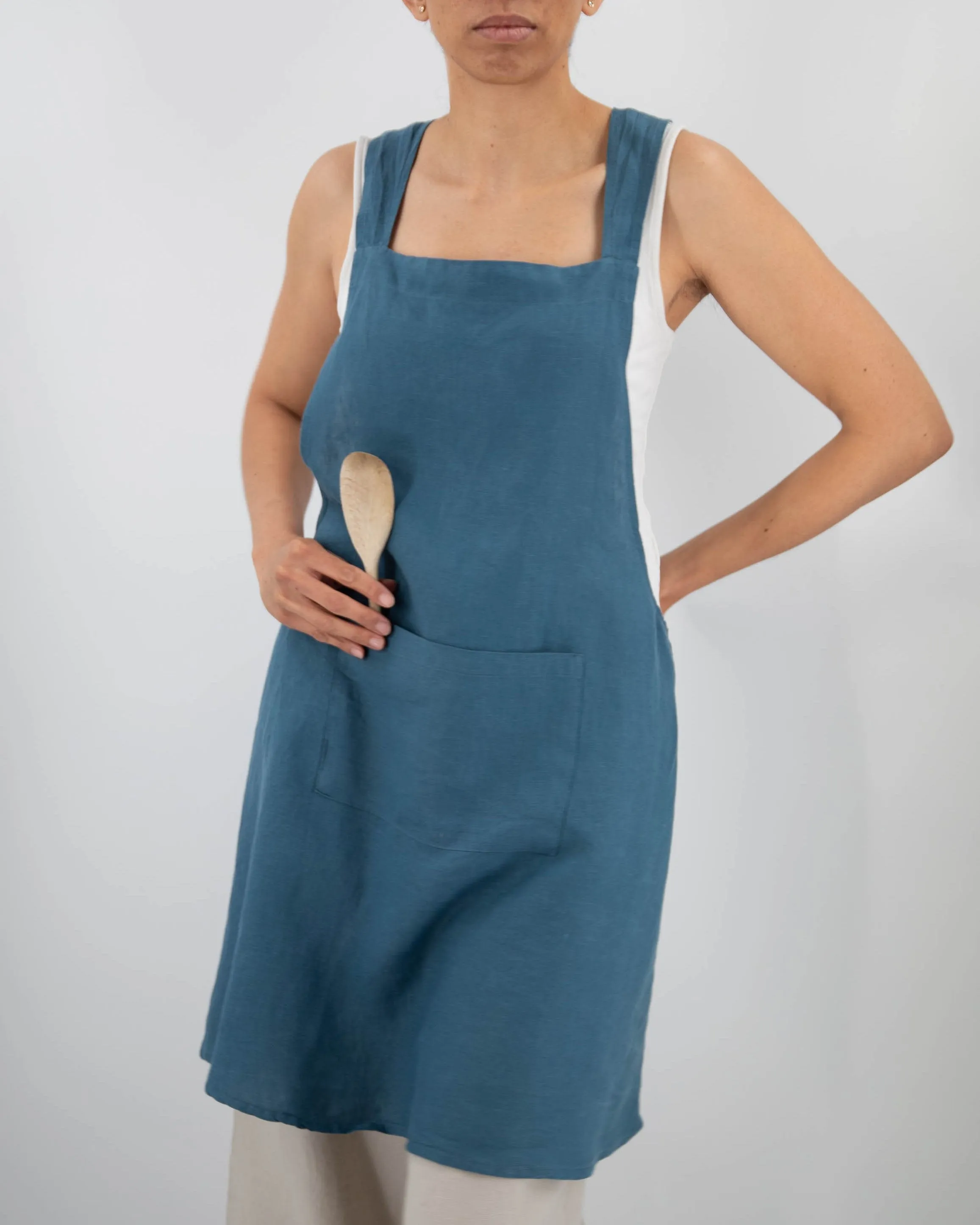 Nishi Cross-Back Linen Apron