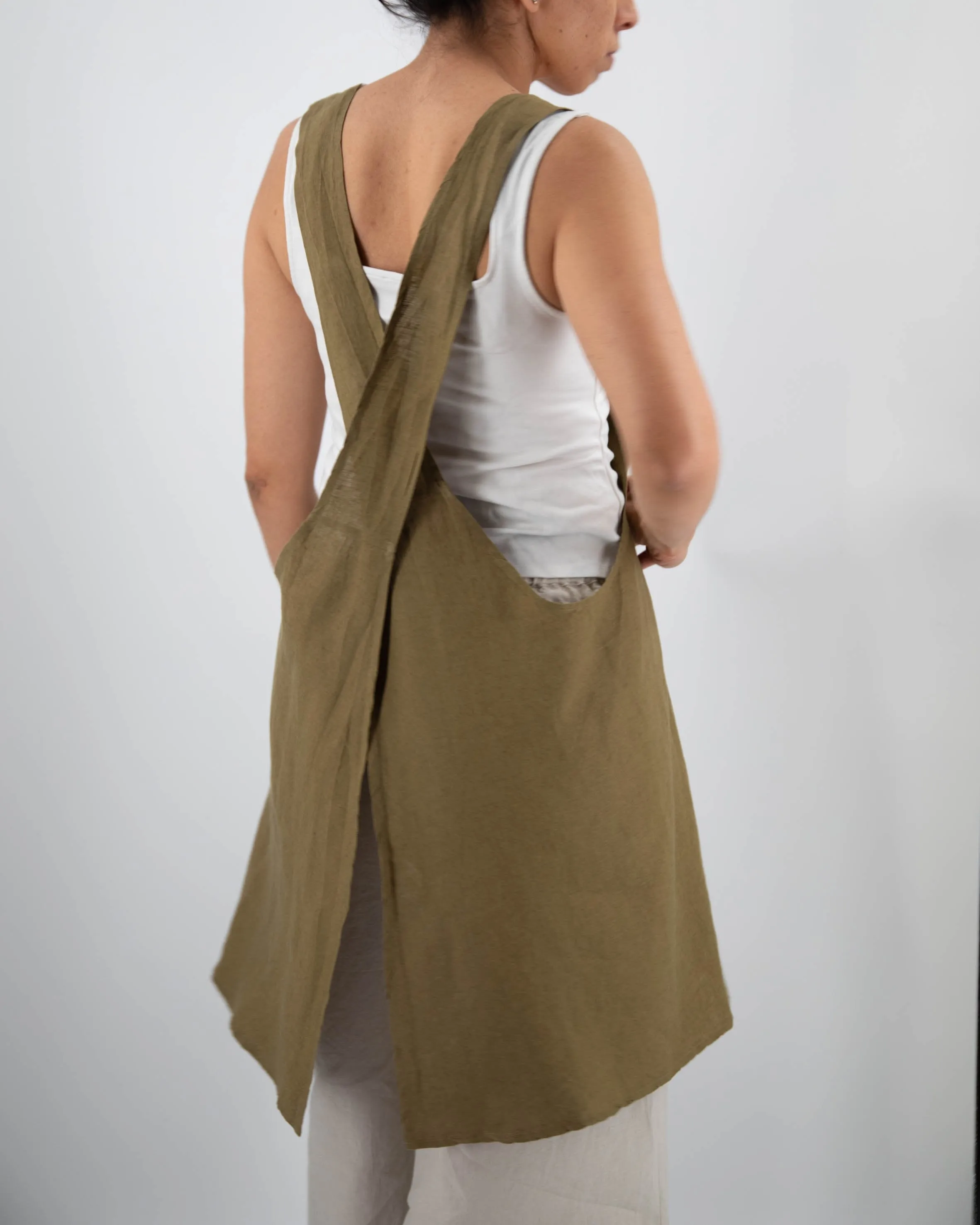 Nishi Cross-Back Linen Apron