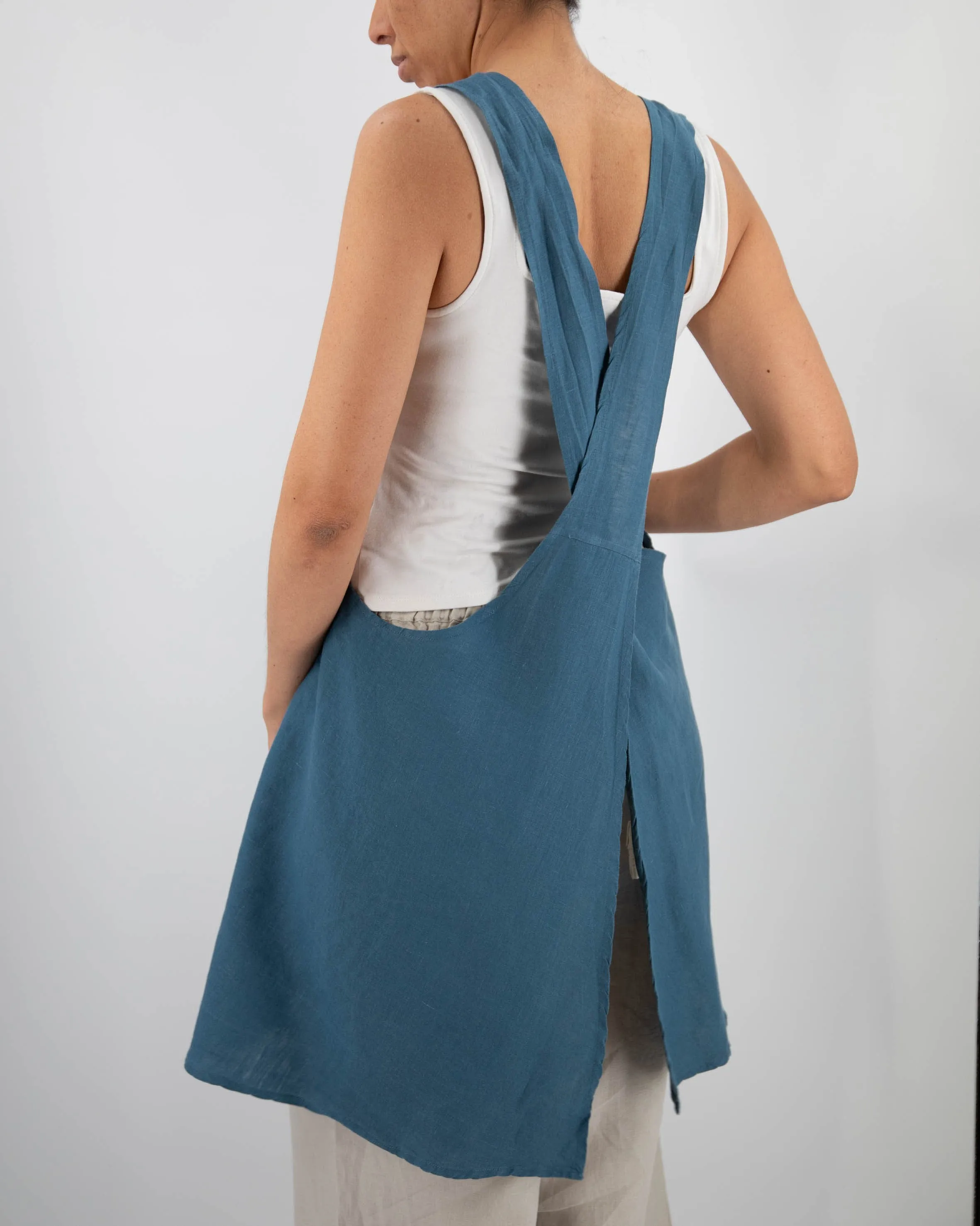 Nishi Cross-Back Linen Apron