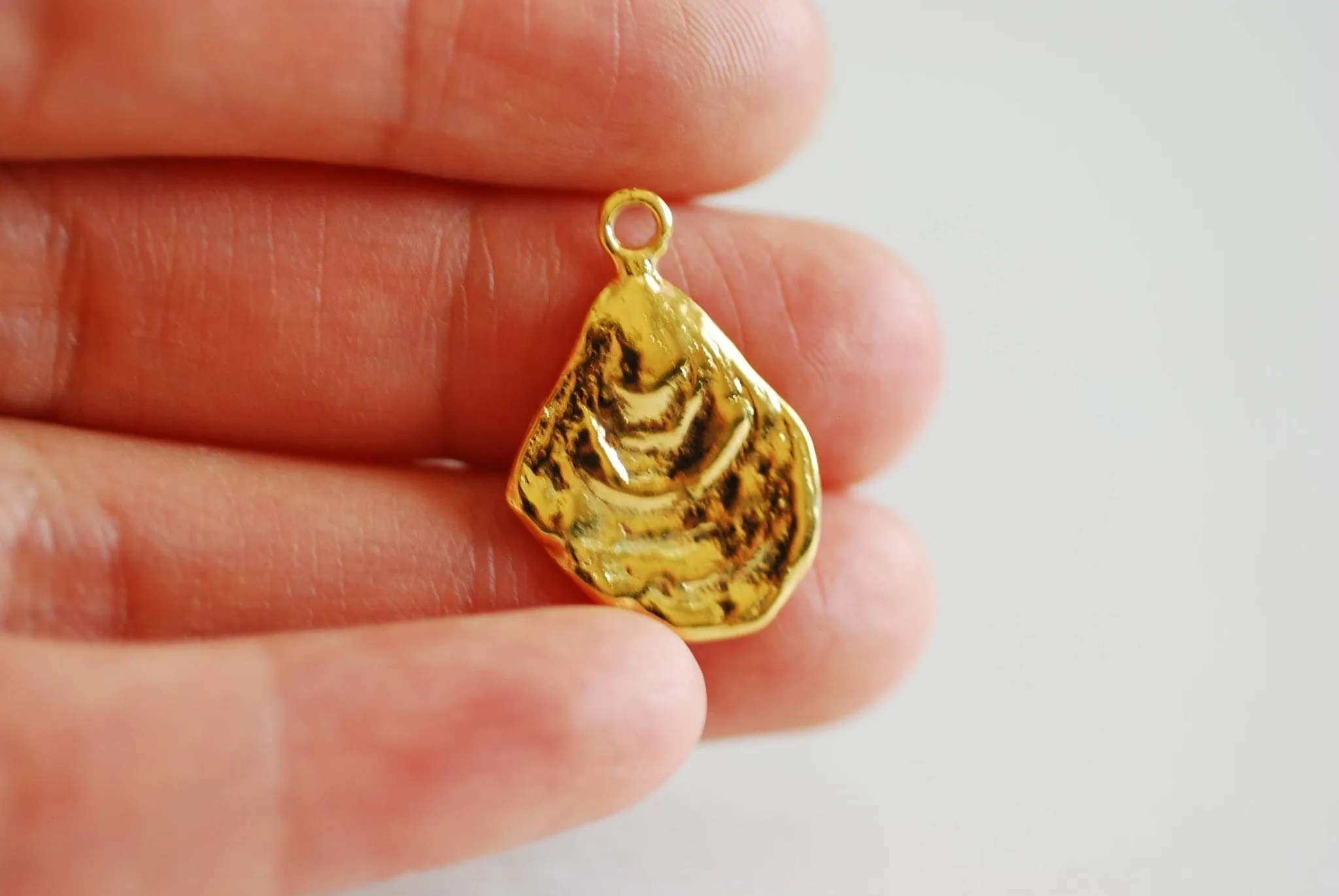 Shiny Gold Wholesale Oyster Charm, Gold Seashell Charm, Shell Charm, Oyster Charm, Beach Charm, Clam Shell, Shell Charm, Mussel Shell, Ocean, 373