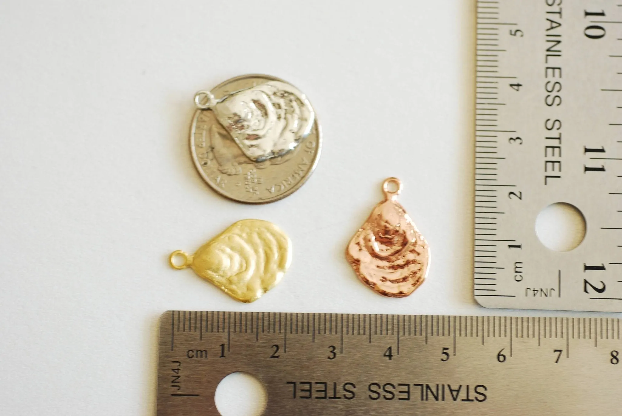 Shiny Gold Wholesale Oyster Charm, Gold Seashell Charm, Shell Charm, Oyster Charm, Beach Charm, Clam Shell, Shell Charm, Mussel Shell, Ocean, 373